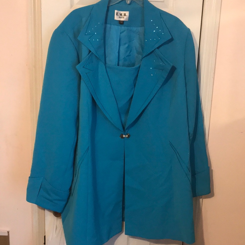 Ladies formal dress suit